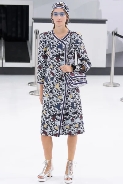 Look 10